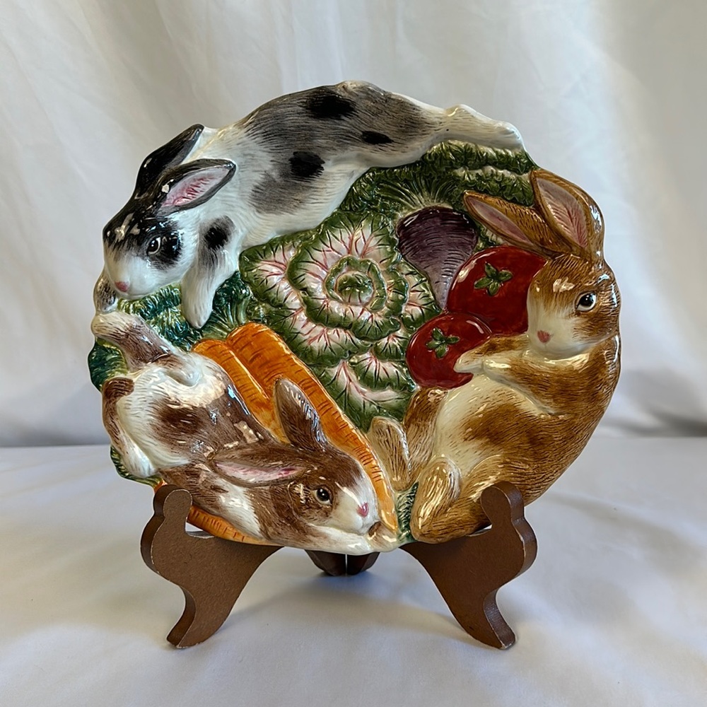 Fitz & Floyd Bunnies In The Garden Patch Collectible Plate